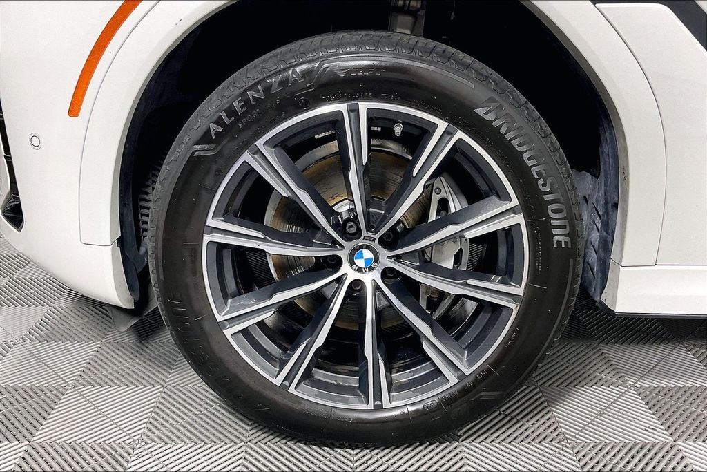 2025 BMW X6 xDrive40i