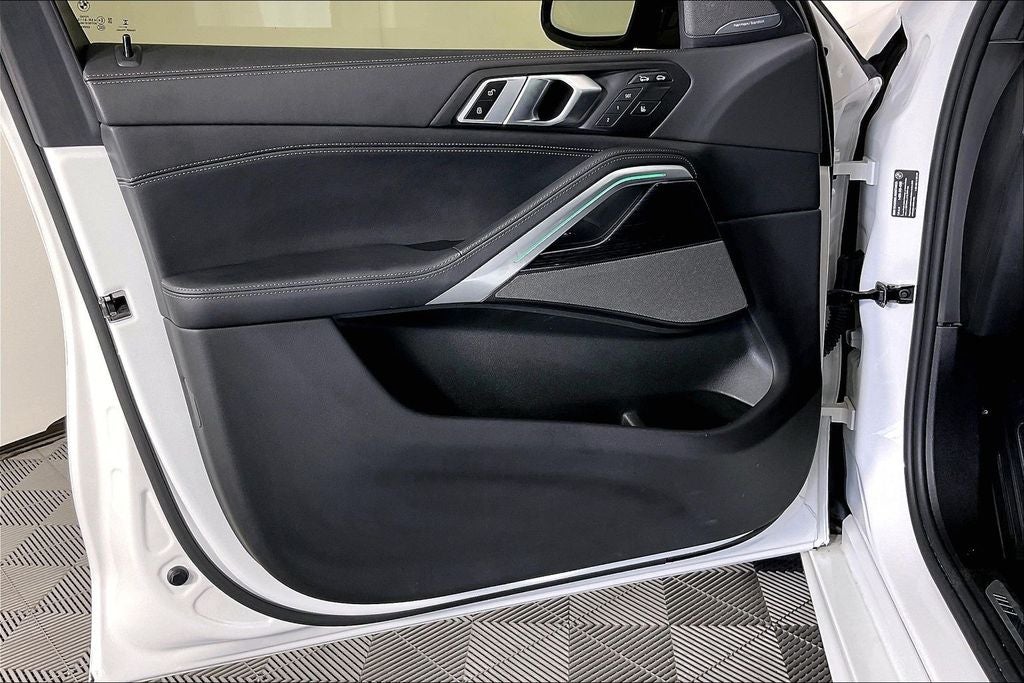 2025 BMW X6 xDrive40i