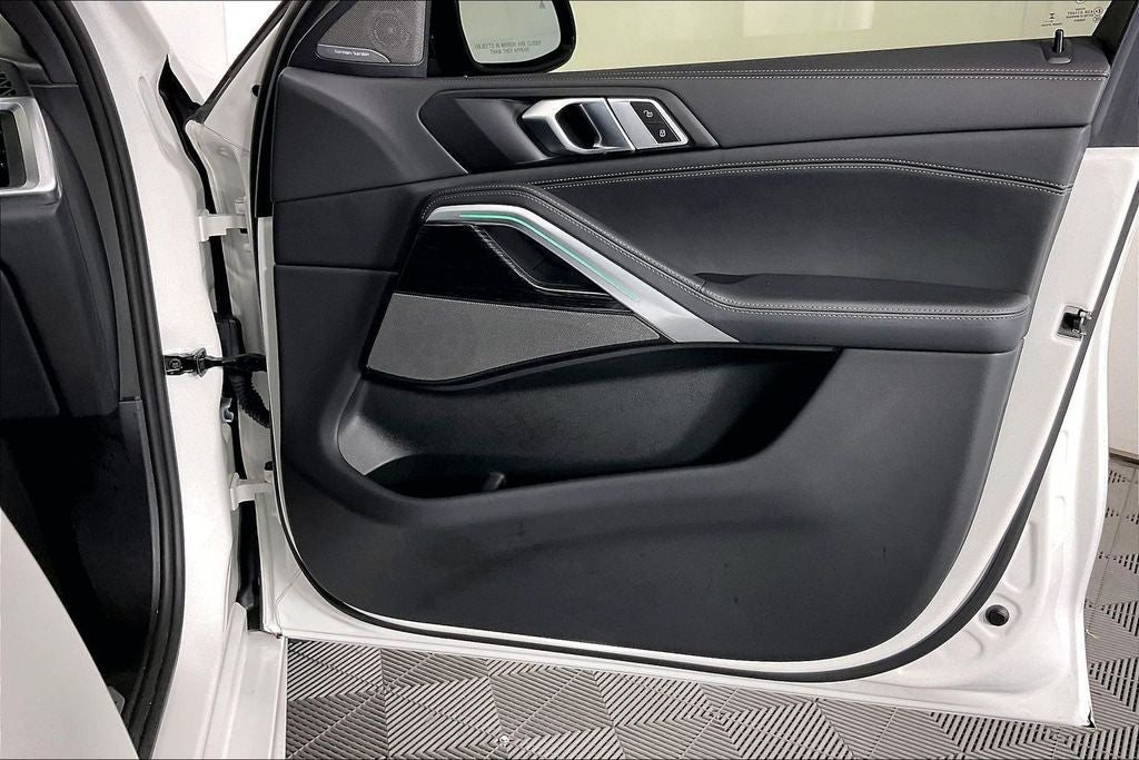2025 BMW X6 xDrive40i
