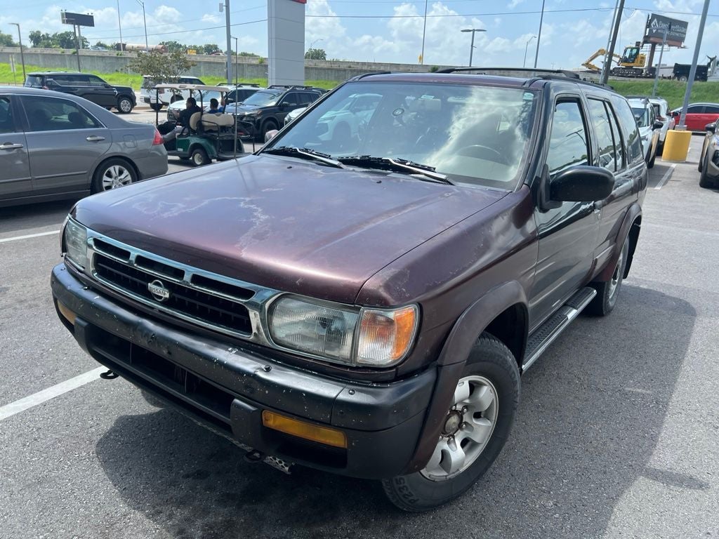 1999 Nissan Pathfinder XE