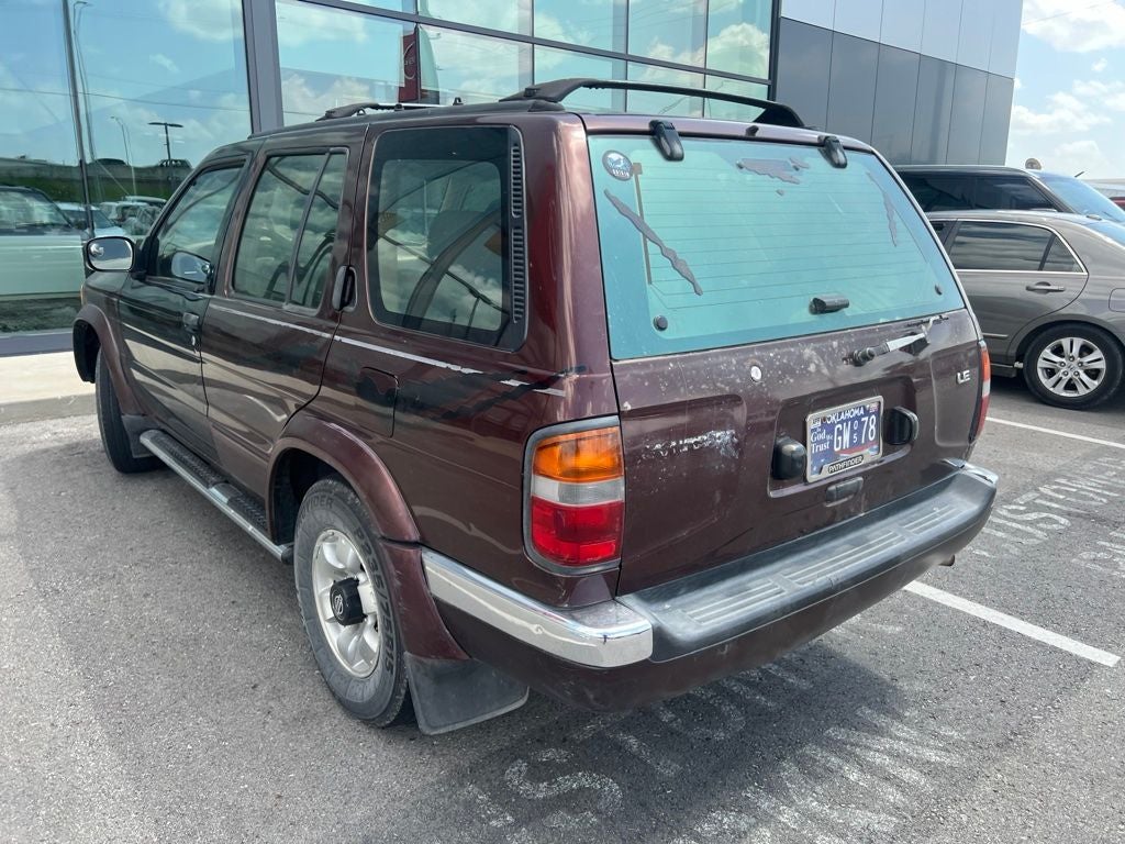1999 Nissan Pathfinder XE