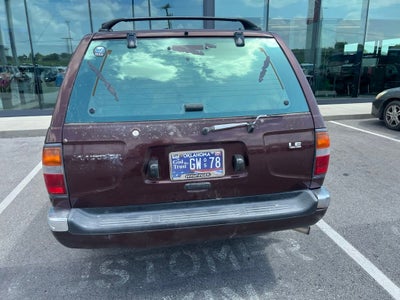 1999 Nissan Pathfinder XE