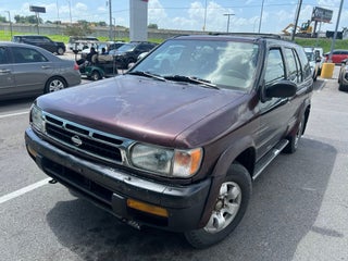 1999 Nissan Pathfinder XE